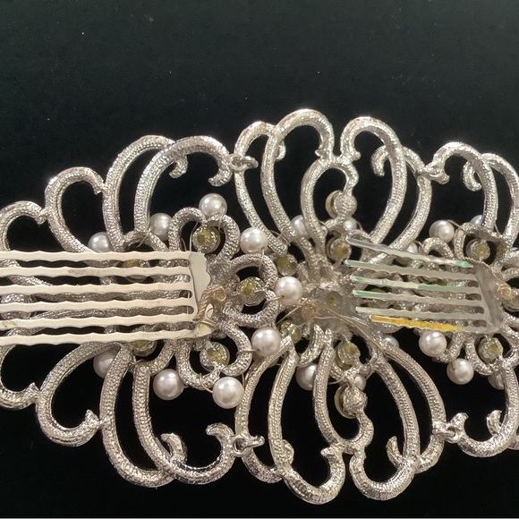 Elegant Silver and Pearl Hair Accessory - Picture 8 of 10